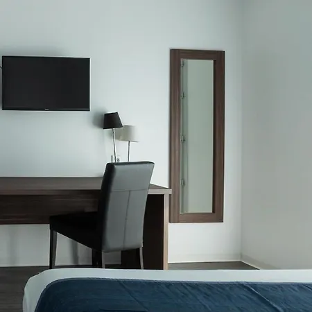 Libera Colombelles מלון 3*